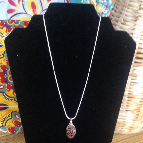 New Leopard 925 Silver Pendant & 18" necklace - Picture 2 of 8